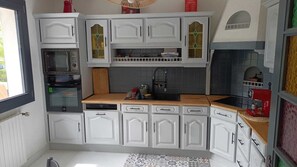 Frigorífic, microones, forn i placa de cuina 