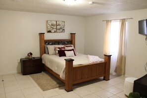 3 slaapkamers, een strijkplank/strijkijzer, gratis wifi, beddengoed