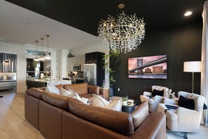 Smart TV, computer monitors