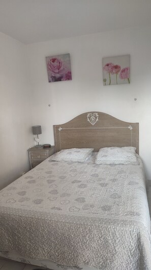 2 bedrooms, iron/ironing board - Sea view (Cannes)