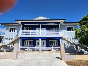 Exterior - Charming 2-bedroom apartment with WiFi, AC in fabulous Tacarigua (Tacarigua)