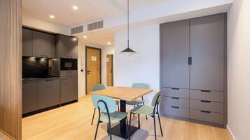 Deluxe-Apartment | Zimmersafe, Verdunkelungsvorhänge, schallisolierte Zimmer