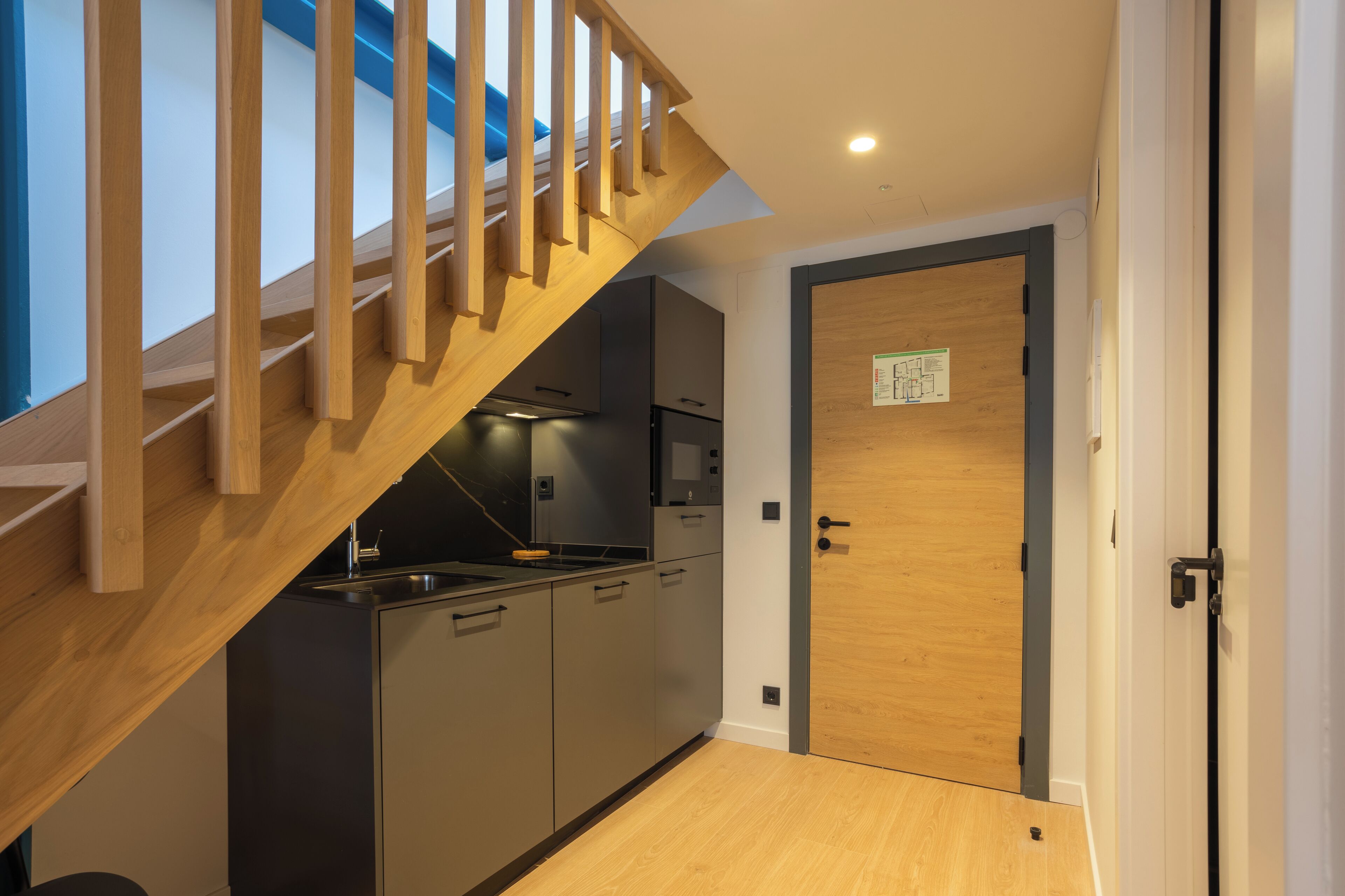 Deluxe Duplex | Private kitchen | Fridge, microwave, stovetop, cookware/dishes/utensils