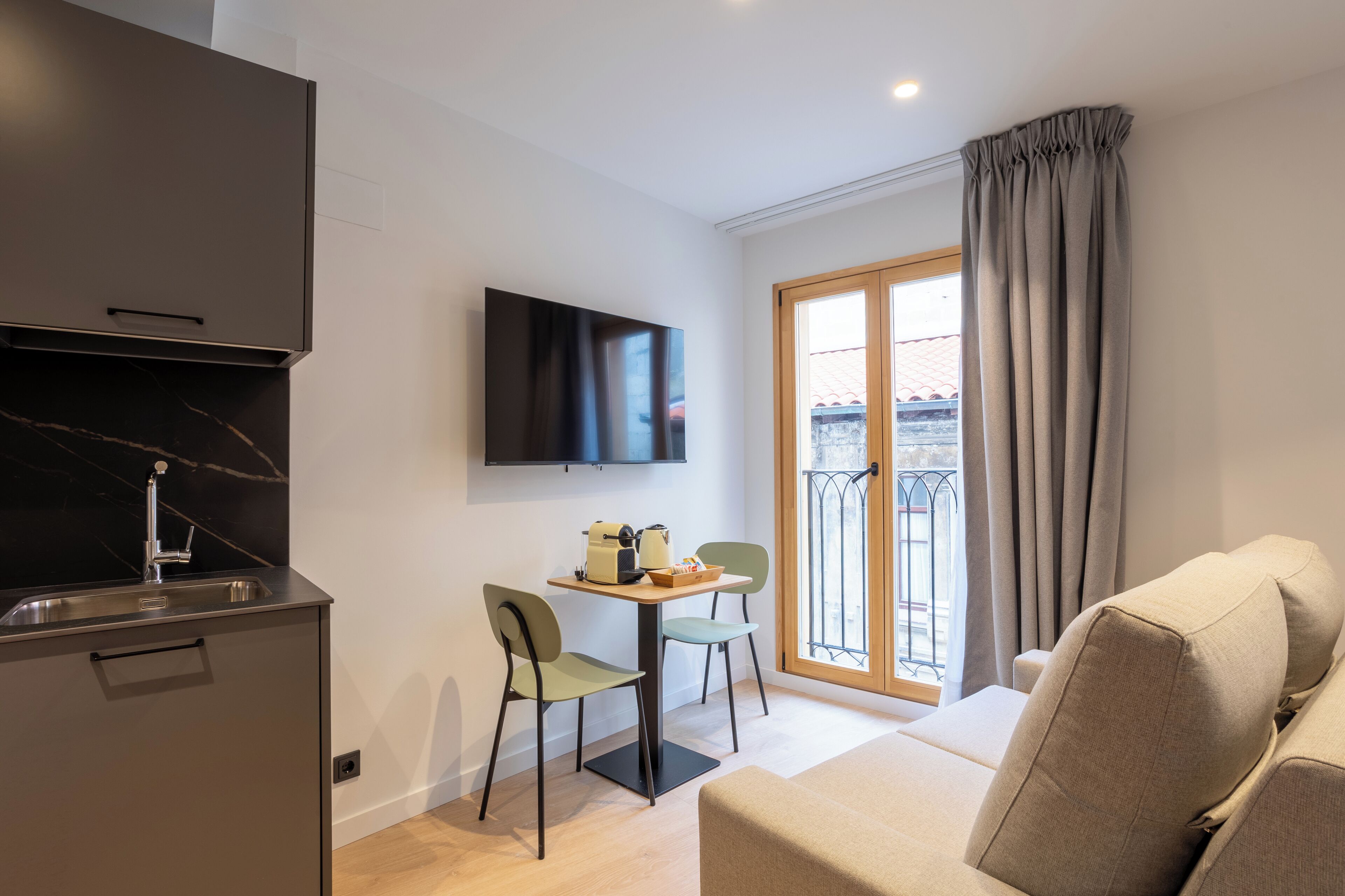 Standard Studio, City View | Peti besi dalam bilik, langsir/tirai gelap terus, kalis bunyi 