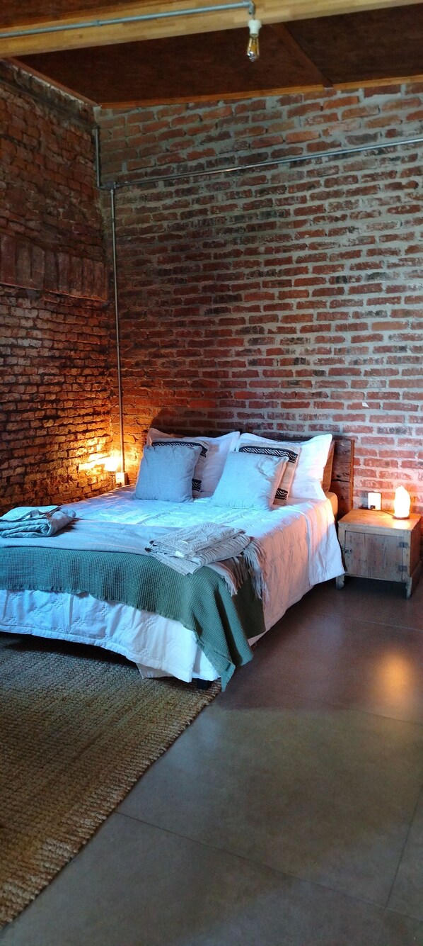 1 slaapkamer, een strijkplank/strijkijzer, wifi, beddengoed