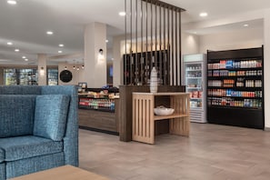 Snack bar - Home2 Suites By Hilton Flagstaff (Flagstaff)