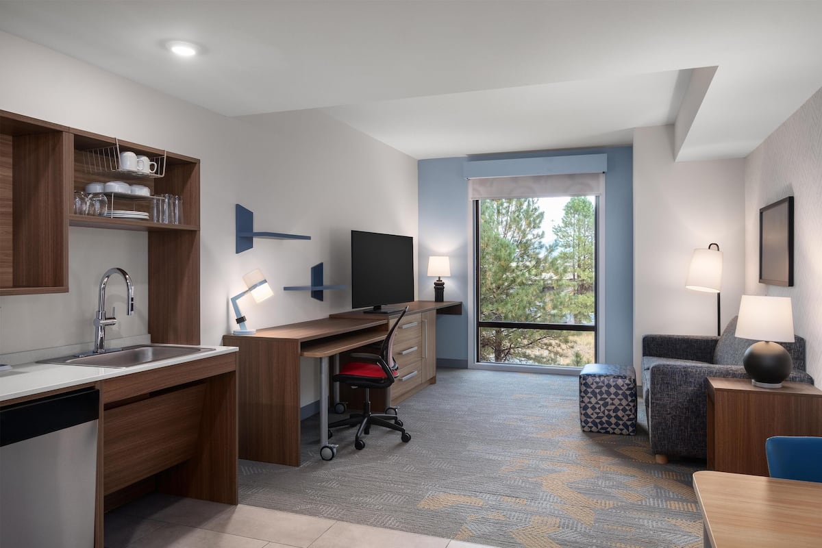 Suite, 1 King Bed, Accessible (Roll-In Shower) | Living area