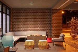 Terrace/patio - Home2 Suites By Hilton Flagstaff (Flagstaff)