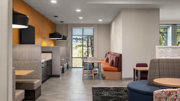 Desayuno bufé gratuito y diario