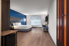 Hypo-allergenic bedding, desk, laptop workspace, blackout drapes - Tru By Hilton Flagstaff (Flagstaff)