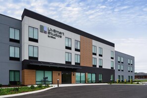 Exterior - LivSmart Studios by Hilton Tullahoma (Tullahoma)