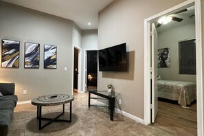 Smart TV, fireplace