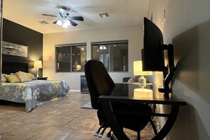 4 habitaciones, tabla de planchar con plancha, wifi y ropa de cama 
