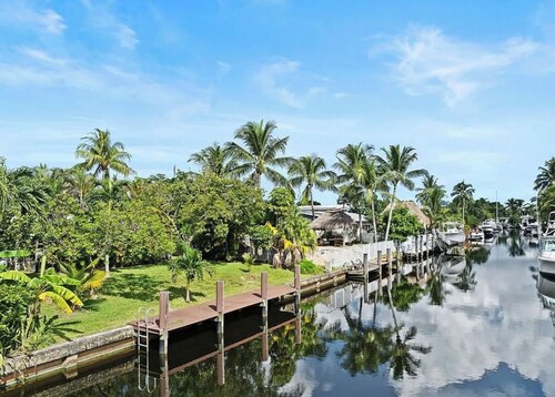 Waterfront 2-bedroom house with boat dock & Ocean Access