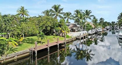 Waterfront 2-bedroom house with boat dock & Ocean Access