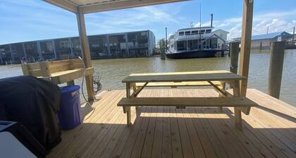 Blue crab house boat,Wi-Fi,Ice machine,sleeps 8,perfect place to fishđ đŁđ