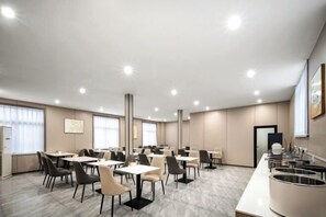 Restaurant - Weihui Xiangbala Hot Spring Business Hoteal (Weihui)