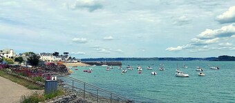 Maison 50m du port de Locquirec avec fibre 4 à 6 personnes