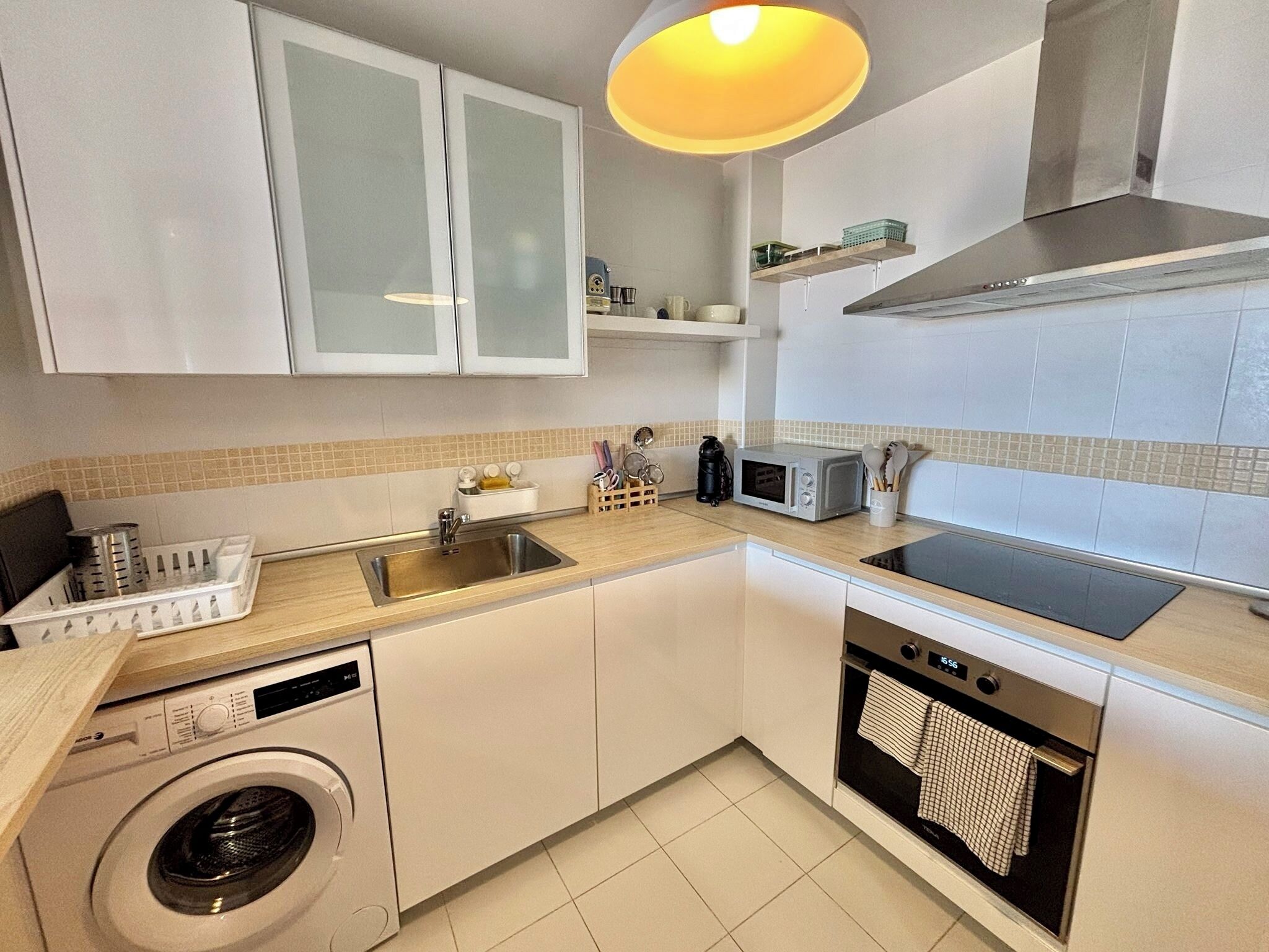 Geladeira, micro-ondas, fogão, cooktop