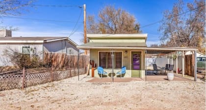 Claire’s Cottage - Cozy House in Nice, Quiet Neighborhood