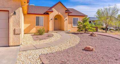 The Gathering Place: Quiet neighborhood, 5+ Bed/3 Bath home accommodates 12.