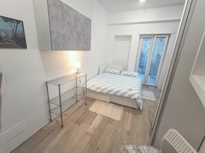 2 makuuhuonetta, silitysrauta/-lauta, vauvan matkasänky, ilmainen Wi-Fi