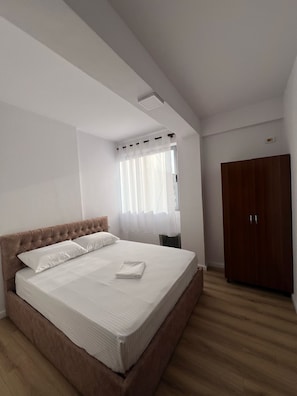 2 bedrooms, iron/ironing board, travel cot, WiFi