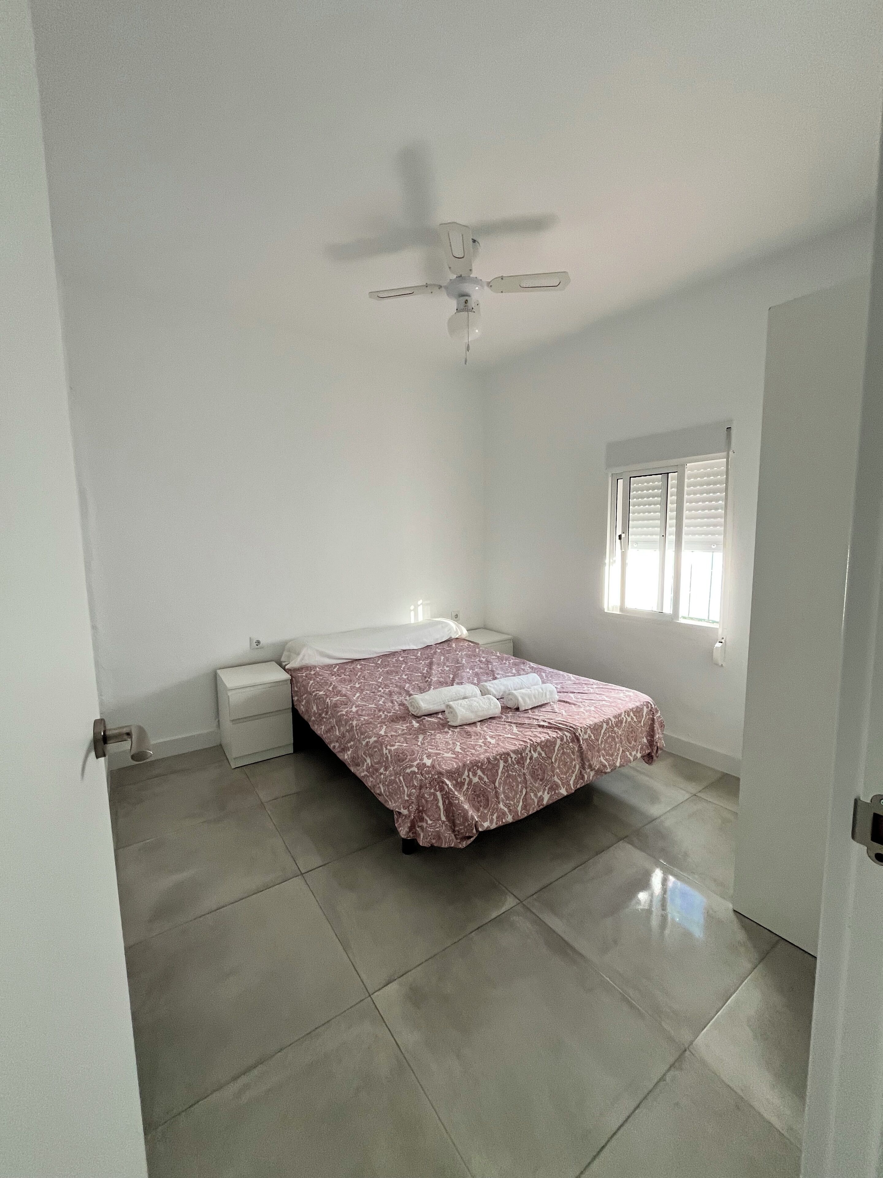 3 bedrooms, bed sheets