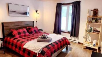 2 多间卧室、客房内保险箱、免费 WiFi、床单