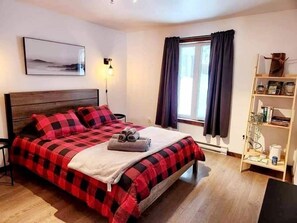 2 間睡房、房內夾萬、免費 Wi-Fi、床單