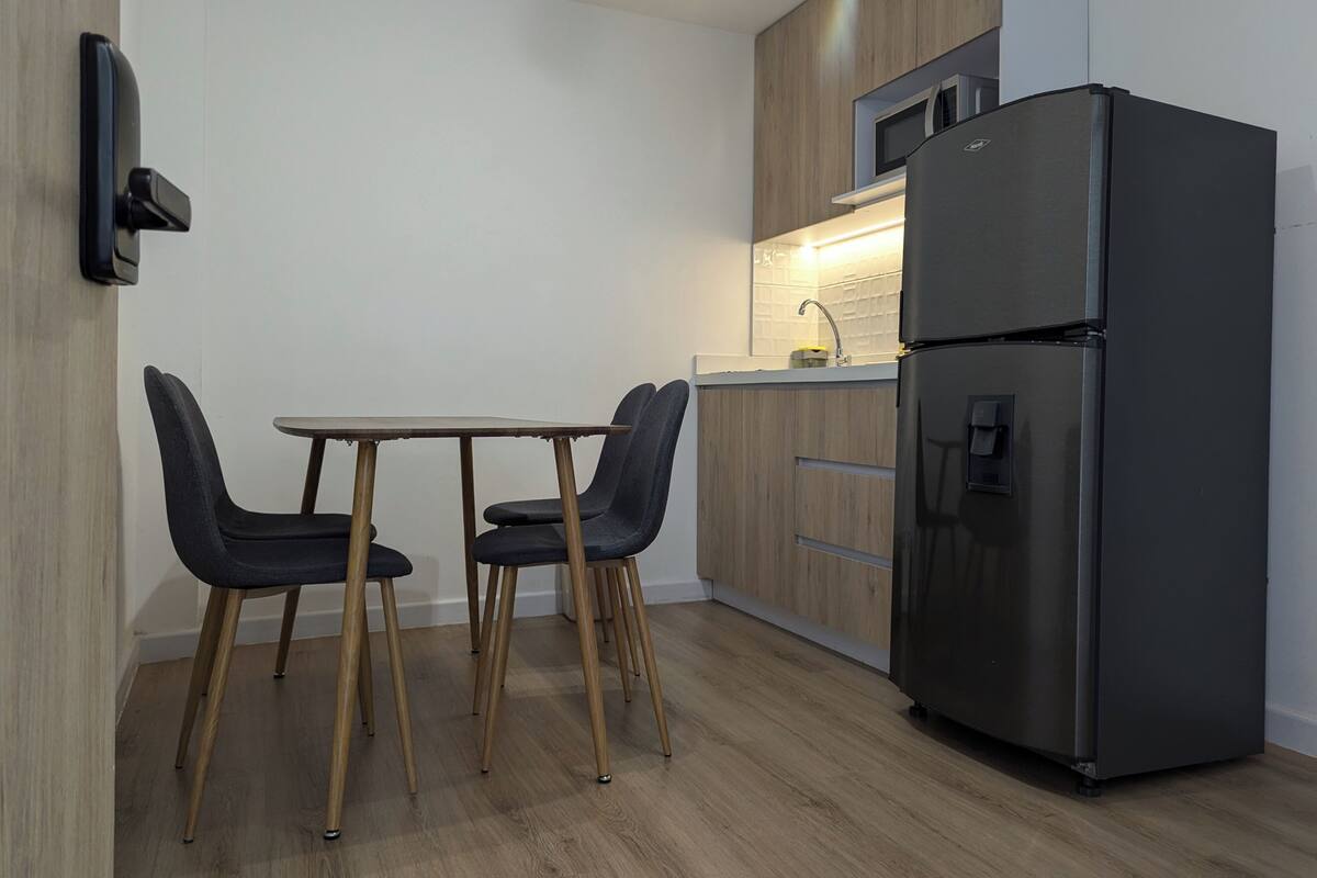 Apartamento en Laureles, Jacuzzi A/C -401 | Yksityinen keittonurkkaus | Minijääkaappi, mikroaaltouuni
