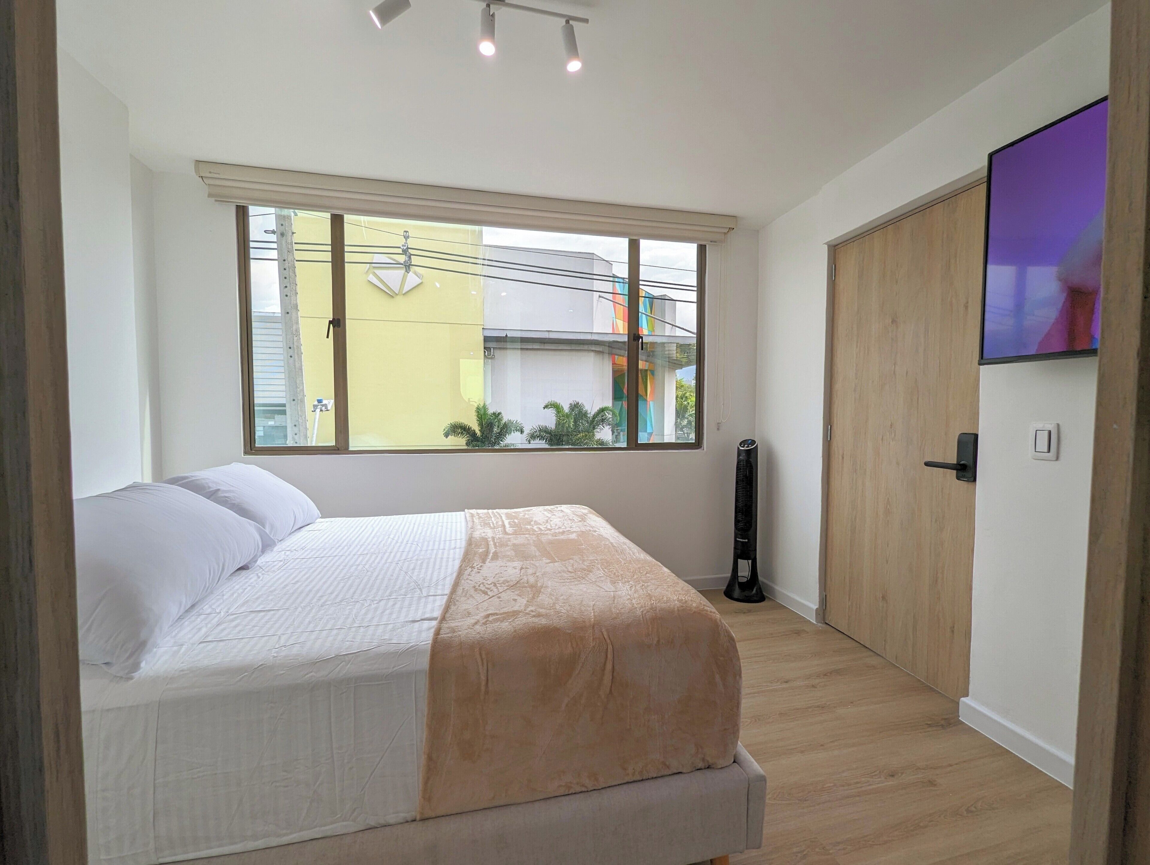Laureles, 1 Estudio + 1 Habitacion con A/C-301 & 304 | Safe på rommet, skrivebord, blendingsgardiner og sengetøy