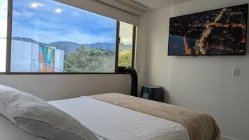 Estudio con Cocina | Plaza Mayor | Jacuzzi & BBQ - 503 | In-room safe, desk, blackout curtains, bed sheets