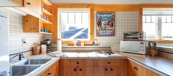Sisters Chalet 1-bed retreat with WiFi, AC, and views near downtown Sisters.