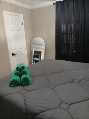 4 bedrooms, desk, iron/ironing board, WiFi