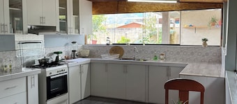 ¡A solo 3 cuadras del terminal terrestre! Casa ideal para unas vacaciones