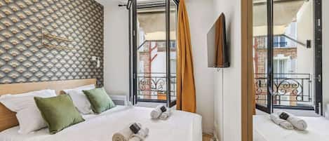 1 غرفة نوم ومكتب ومكواة/لوح كي وسرير سفر