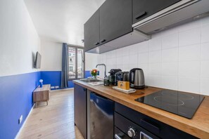 Microwave, dishwasher, coffee/tea maker, toaster