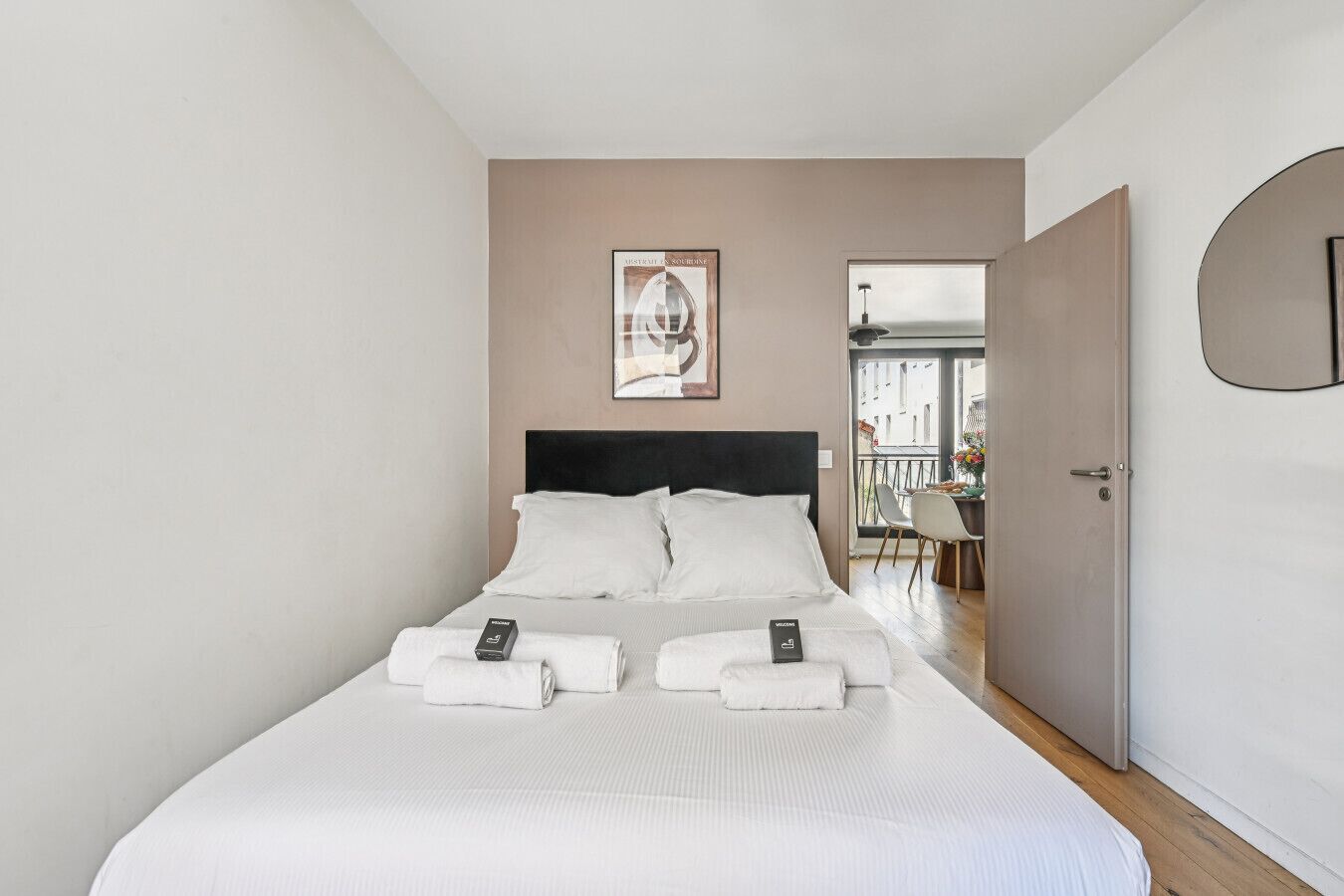 1 chambre, bureau, fer et planche à repasser, accès au Wi-Fi (inclus)