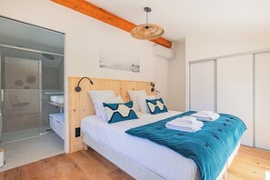 4 Schlafzimmer, Schreibtisch, Bügeleisen/Bügelbrett, Reisekinderbett