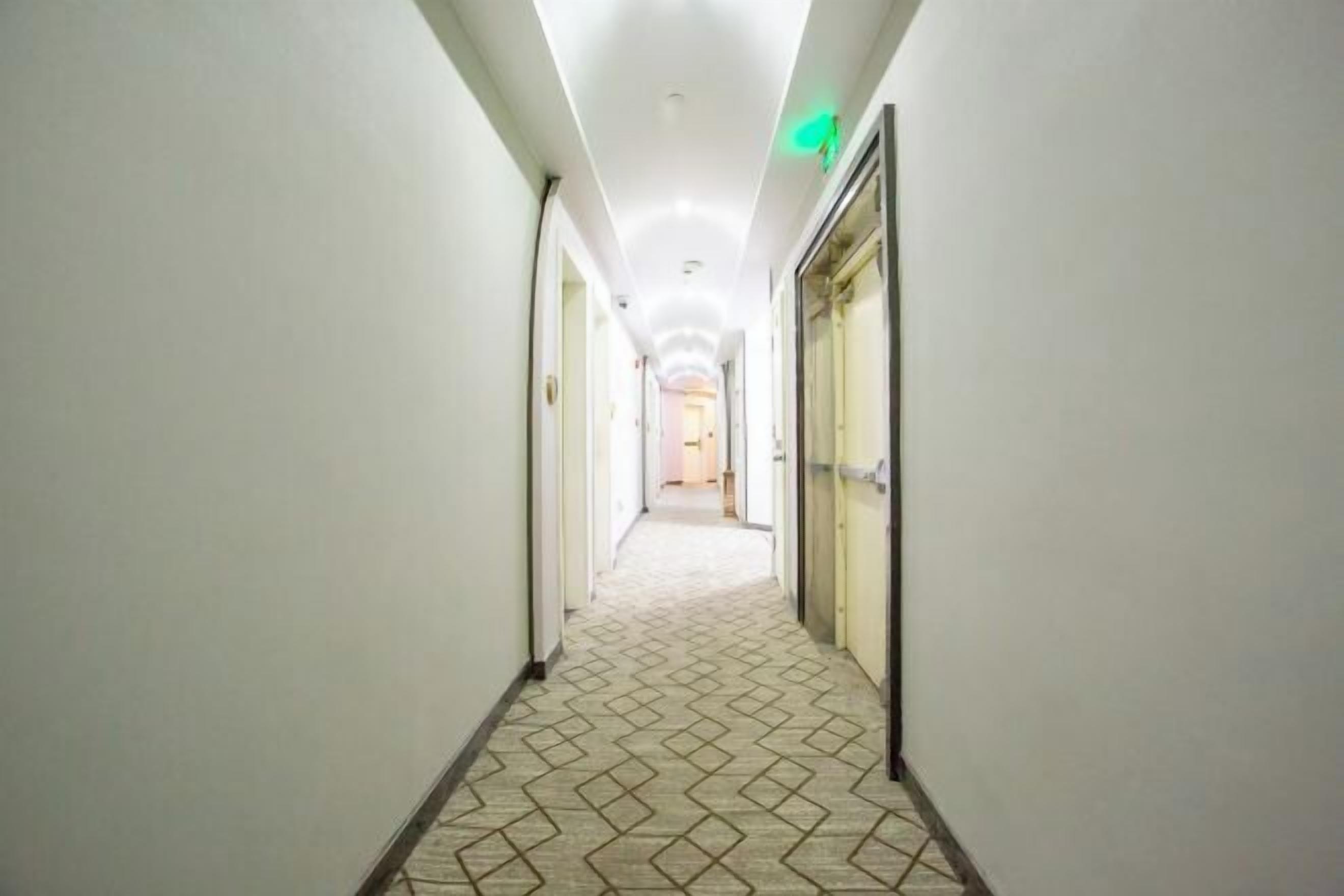 المنشأة من الداخل