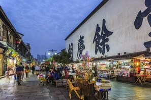 A bustling street market with various stalls and people. - Jinghu Hotel (Hangzhou Hefang Street Branch) (Hangzhou)