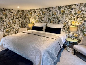 2 bedrooms, iron/ironing board, WiFi, bed sheets - The Bothy at Mid Torrie Farm, Callander  (Callander)