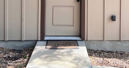 Charming 1-bedroom bungalow with fire pit and rural views