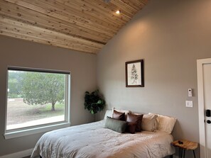 1 bedroom, desk, iron/ironing board, travel crib - Charming 1-bedroom bungalow with fire pit and rural views (Kerrville)