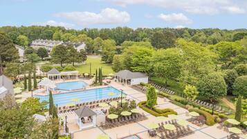 室內泳池、室外泳池