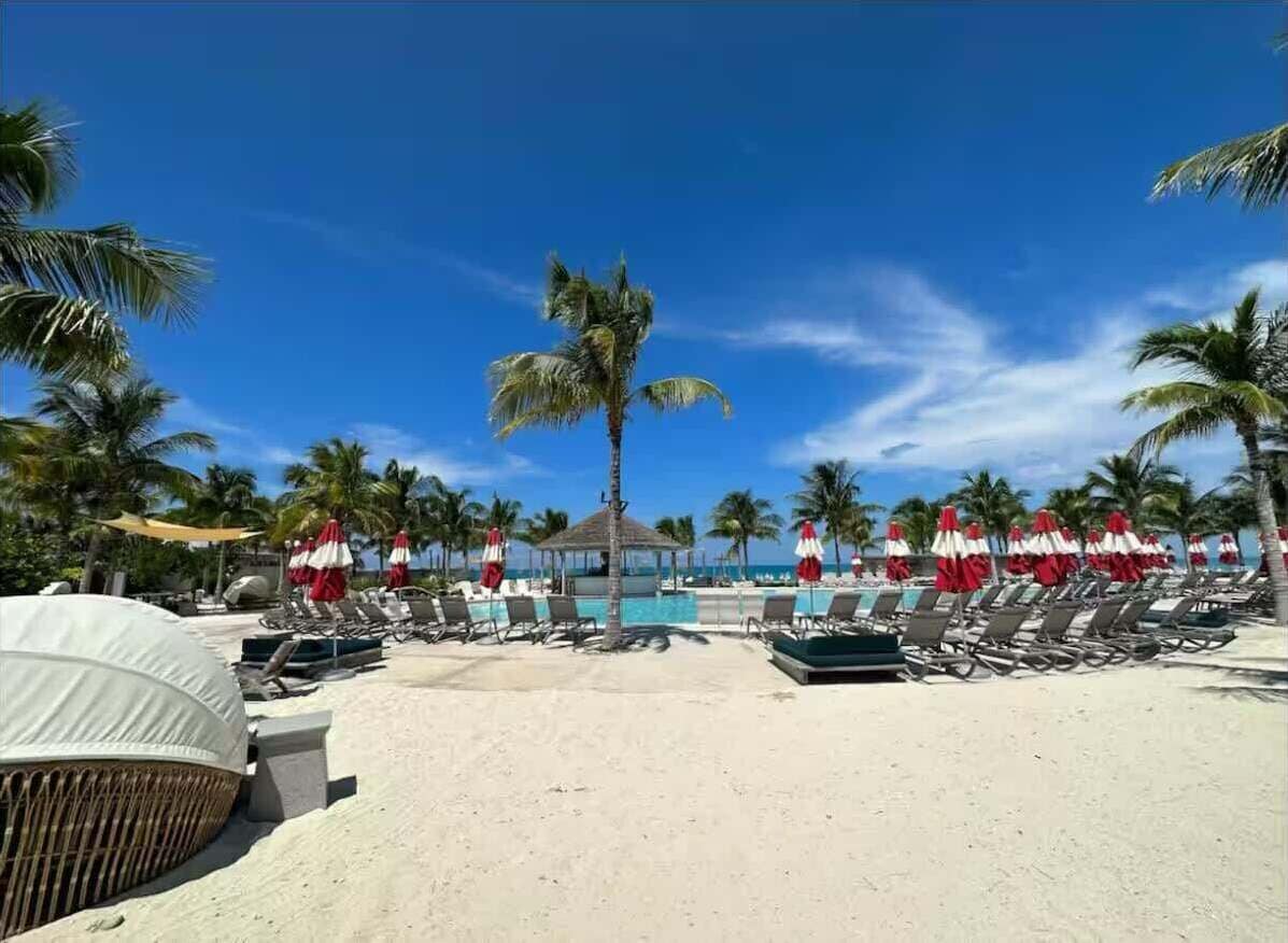 Chaise longue, serviettes de plage