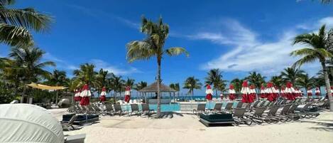 Chaise longue, serviettes de plage