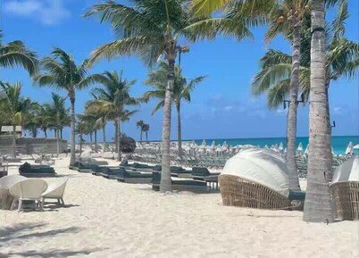 Gorgeous condo in Bimini. Spectacular sunsets from your own private balcony.