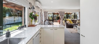 Logan House | Stylish Family Retreat w/ BBQ, Garage & Comfort